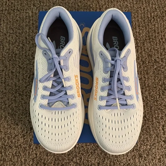 NIB Brooks ghost max 3 WMNS 9.5M - Picture 2 of 6